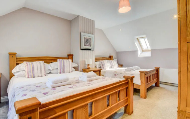 Holiday Home Sgubor yr Onwydden