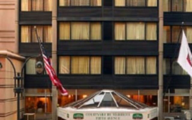 Отель Courtyard by Marriott New York City Manhattan Fifth Avenue США, Нью-Йорк - отзывы, цены и фото номеров - забронировать отель Courtyard by Marriott New York City Manhattan Fifth Avenue онлайн вид на фасад