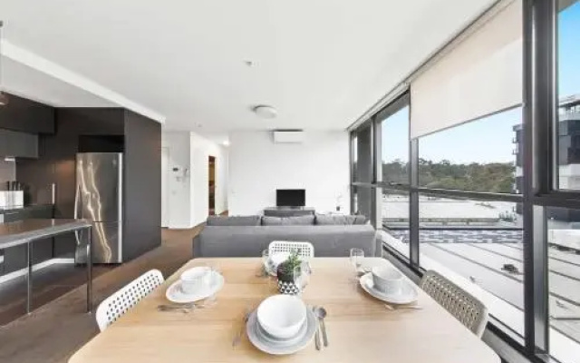 Large 2BR+Comfy+Parking Included