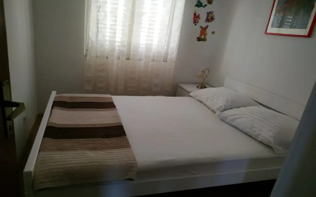 Slamo Apartments