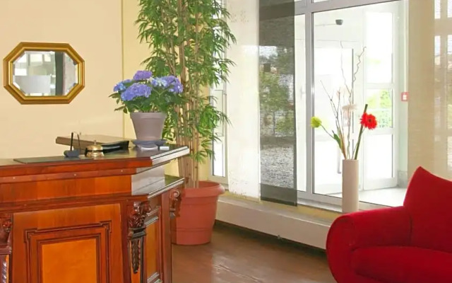 atrium Hotel