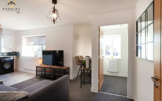 Modern 3-Storey Apartment & Free Parking