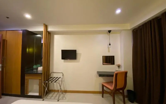 Capital O 820 Guijo Suites Makati