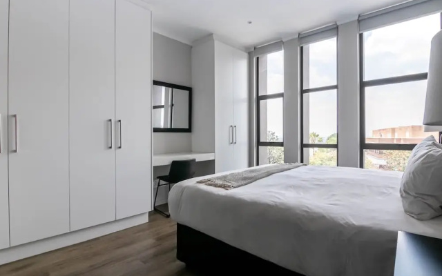 Sandton Smart Apartment Fifteen