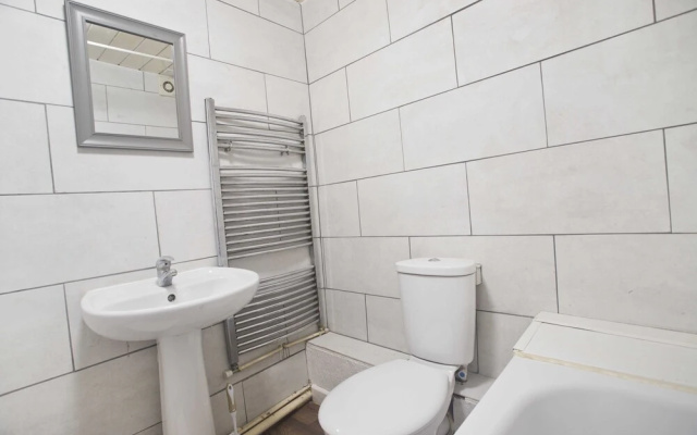 Short Stay Bristol - Freelands Front Apartment