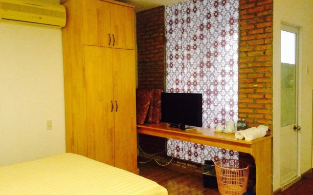 Funny House Apart and Inn