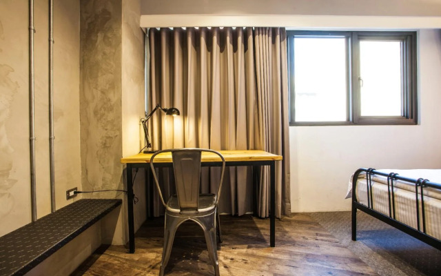 Yizhong Loft Hostel