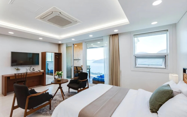 Geoje Mr. Jun Pool Villa