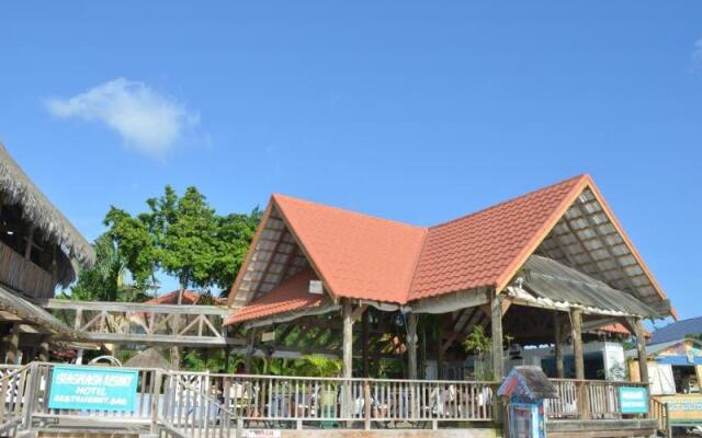 Отель Sea Splash Resort вид на фасад