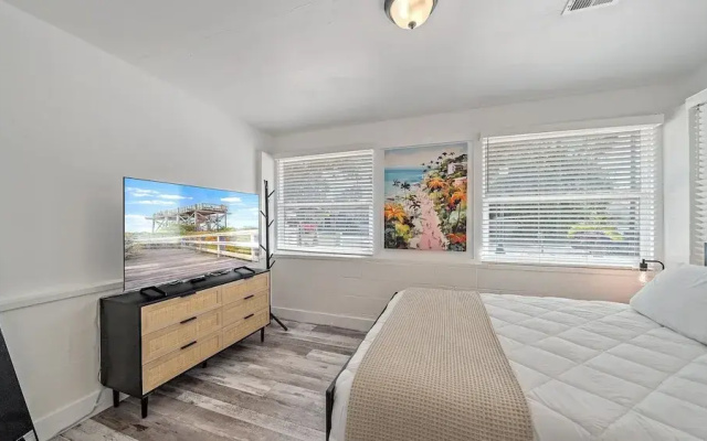 Urban Nest On 8th 4 Bedroom Home