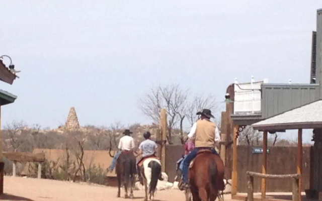 Tombstone Monument Guest Ranch