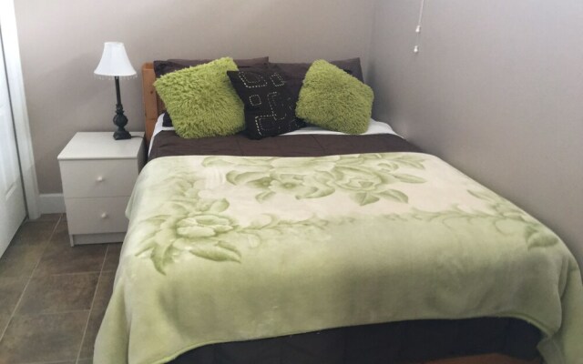 Отель WHITEHOUSE Guesthouse Канада, Ванкувер - отзывы, цены и фото номеров - забронировать отель WHITEHOUSE Guesthouse онлайн вид на фасад