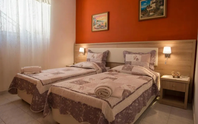 Dora II Studio - Simple Sweet Getaway