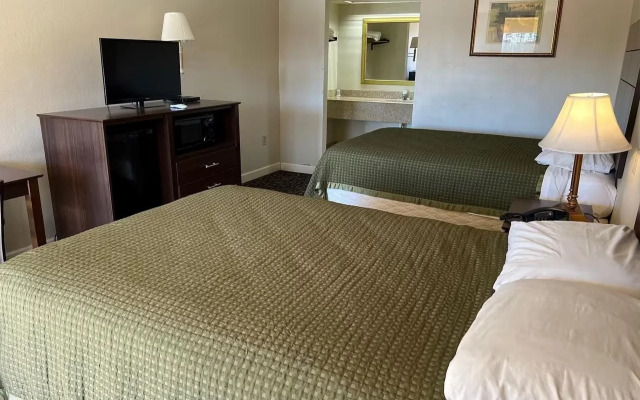 Days Inn & Suites by Wyndham Brewton
