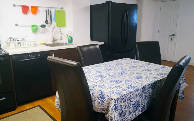 GA Stay Oakville Two Bedroom Guest House