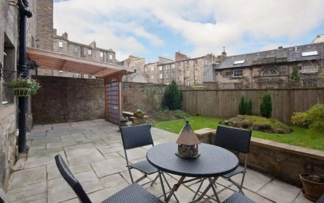 Abercromby Place Apartment