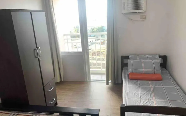 Lovely 1 Bedroom Condo with Balcony