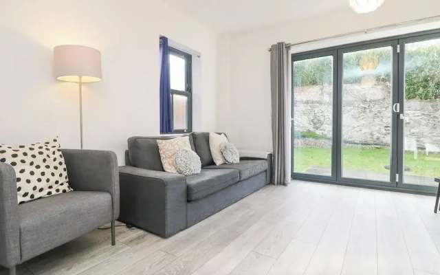 1 Queensway Gardens