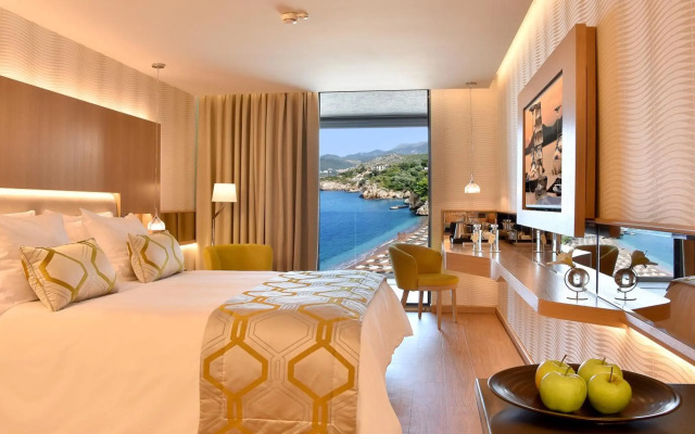 Maestral Resort & Casino