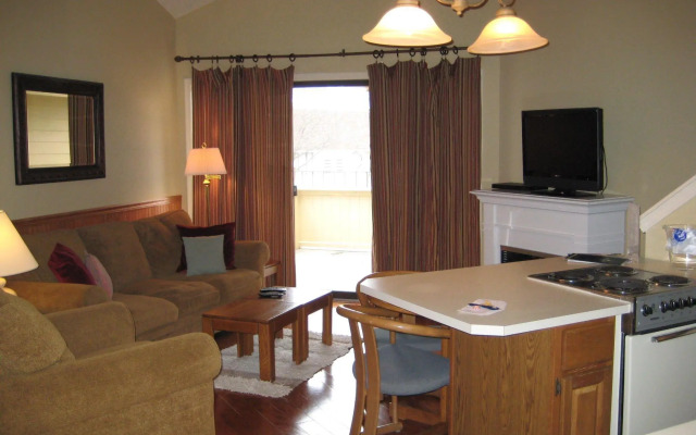 Pointes North Inn