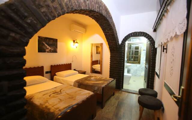 Отель Heraklis Hotel Албания, Берат - отзывы, цены и фото номеров - забронировать отель Heraklis Hotel онлайн вид на фасад