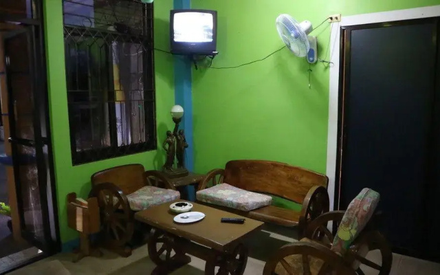 U & Me Apartelle Inn