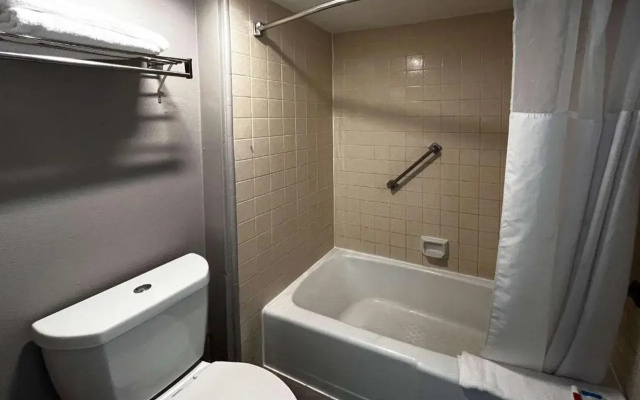 Quality Inn & Suites Artesia