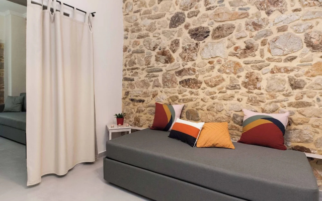 Pireas Jewel New Design Apt w Backyard