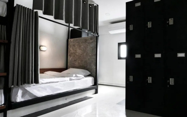 Hive Hostel - Adults Only
