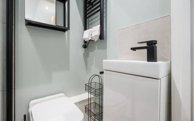 Private Ensuite Minifridge Desk Free Parking