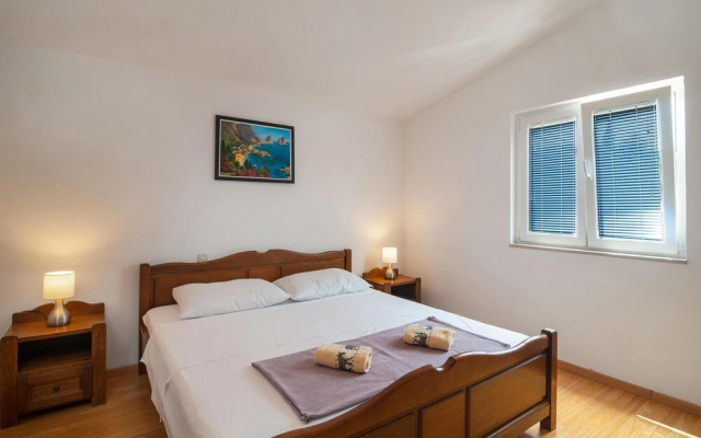 Awesome Apartment in Supetar-splitska With 1 Bedrooms and Wifi