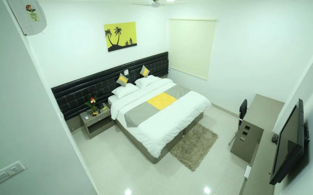 Room-economy Ac Room Near Inorbit Mall M