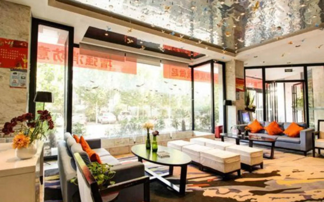 Zhongzhou Yihe Hotel (Dennis City Plaza)