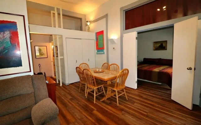 Arcade 15 2 Bedroom Condo by Redawning