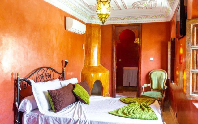 Riad Le Dromadaire Bleu by Weekome