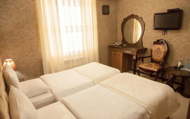 Issam Hotel