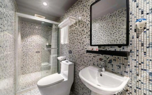 Jianwei Space Art Hotel (Shanghai Lujiabang Road Subway Station Branch)