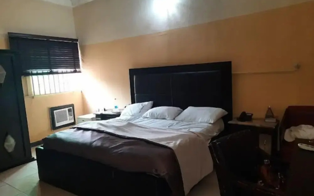 Vichi Gates Suites