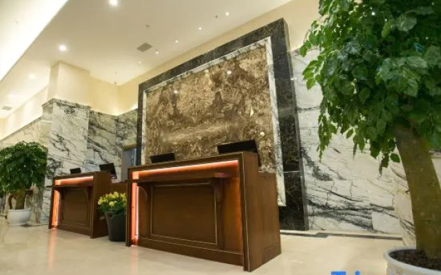 Zhuhai Art Exhibition International Hotel (Mingzhu Station Sam's Club)