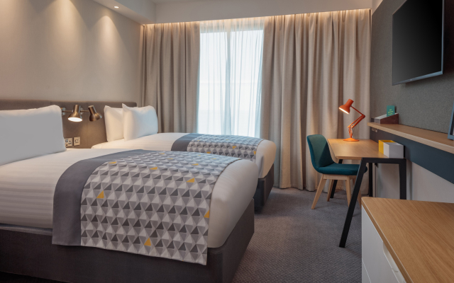 Holiday Inn London Heathrow - Bath Road by IHG