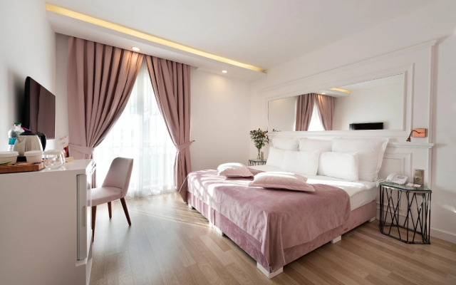 Nun Hotel Lara
