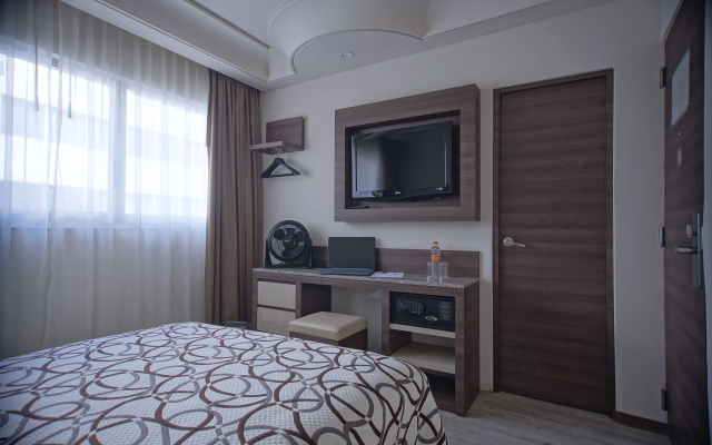 Econo Express Hotel