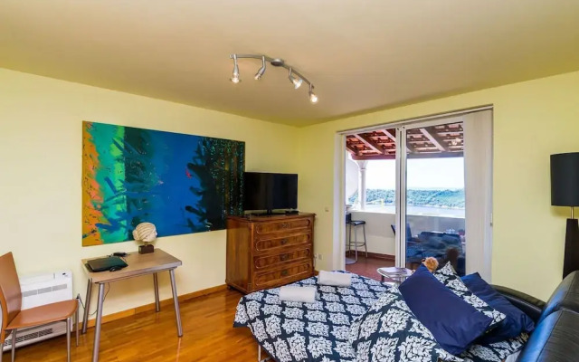 Apartment Reale - One Bedroom Apartment With Balcony and Sea View