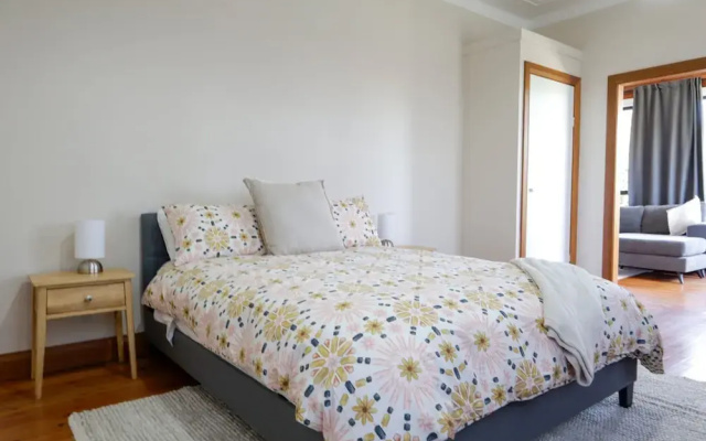 Spacious 3-bed Home in Central Tenterfield