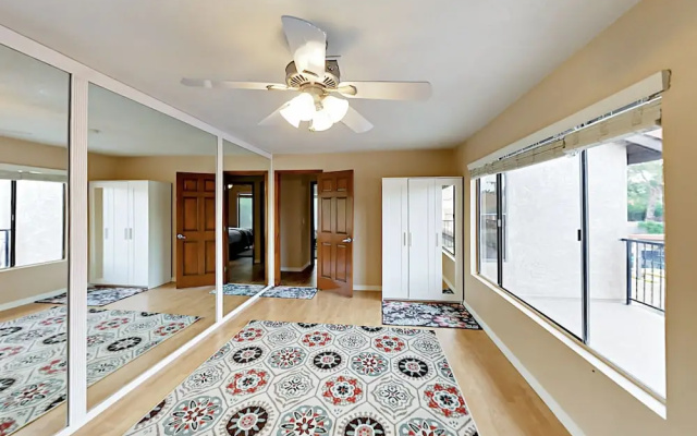 Inviting Central Scottsdale Stunner - 5 Br Home