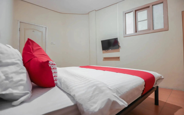 OYO 298 Gemilang Guesthouse Near Siloam Hospitals Kelapa Dua