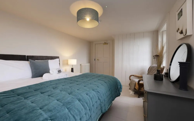 JOIVY Observatory House & Apartment