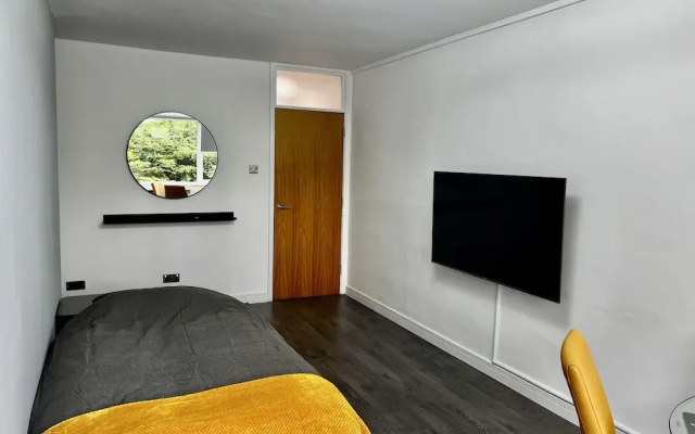 Manchester - 1 Bedroom - Sleeps 3 - Free Parking