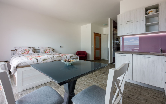 Apartments Djusi