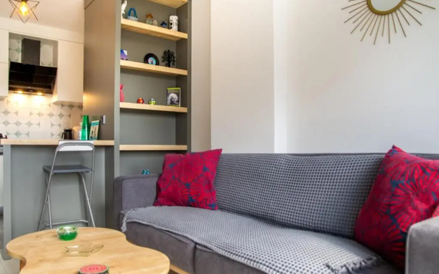 Gorgeous Apartment With Pool and Balcony In Izmir